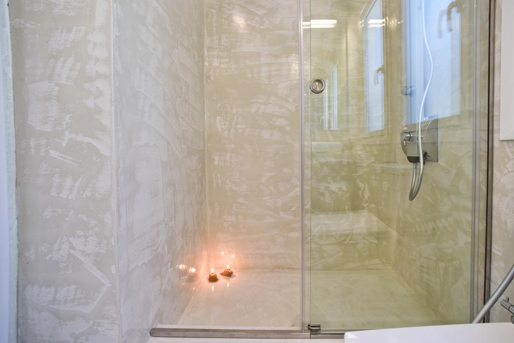 Mavres Luxury Studio Ágios Matthaíos Esterno foto